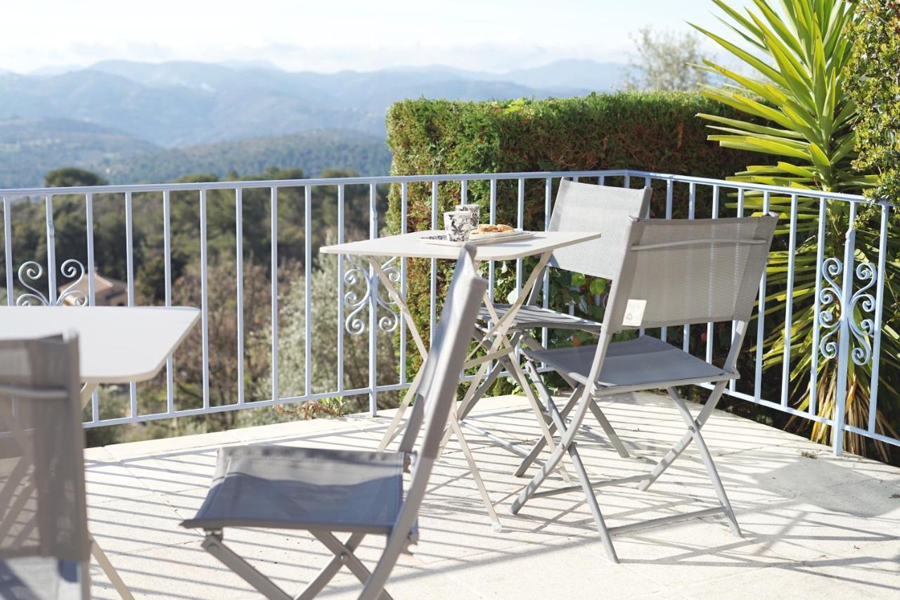 Les Volets Bleus Speracedes Exterior foto
